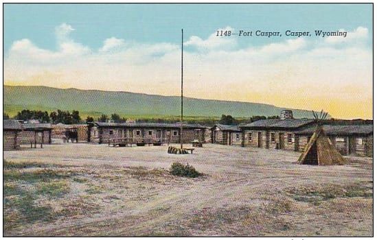 នៅឆ្នាំ 1883 តើ Fort Caspar ជាអ្វី? តើវាផ្អែកលើទីតាំងជីវិតពិតឬ?