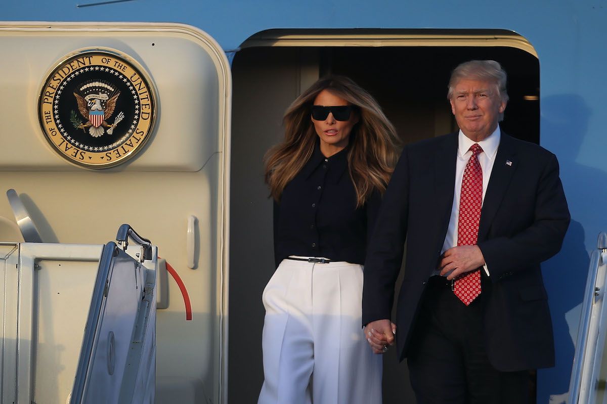 Donald ve Melania Trump, Air Force One'dan ayrıldı