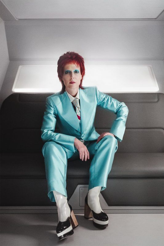 Gillian Anderson-a Amerika Tanrılarında David Bowie rolunu izləyin, bu bir qazma deyil