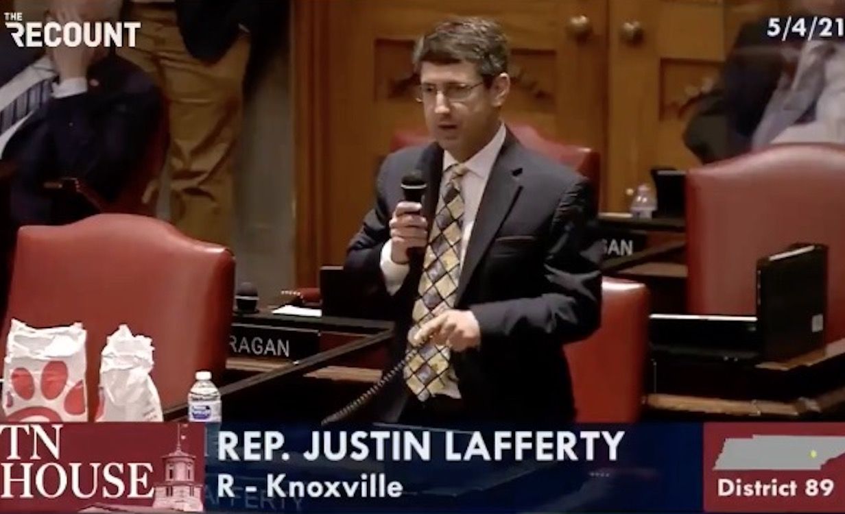 U legislatore di u Tennessee si piglia à u pavimentu di a casa per discute chì u compromessu di i trè quinti era bonu in realtà