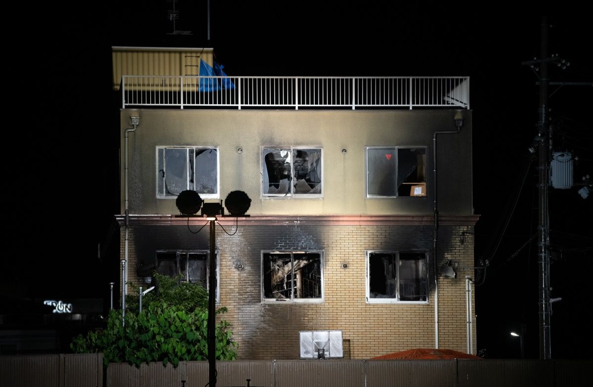 क्योटो अ‍ॅनिमेशन स्टुडिओ आर्सन अटॅकने 33 मृत, बरेच जखमी