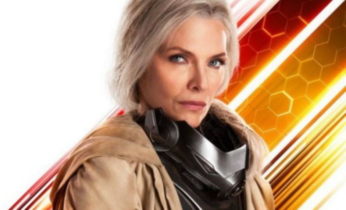 Janet van Dyne, igralka Michelle Pfeiffer, ji mora priti na roko v plakatu New Ant-Man in The Wasp