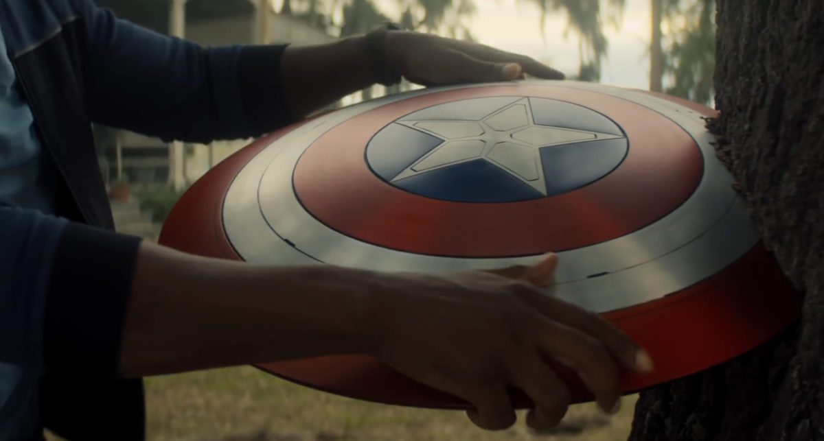 Et skjold, to skjold ... Tre skjold !? Hvem får alle et Captain America Shield, Marvel?