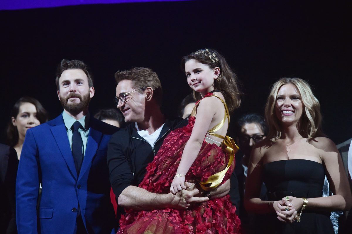 Robert Downey Jr., Chris Evans, Scarlet Johansson y Alexandra Rachael Rabe en el estreno de Avengers: Endgame