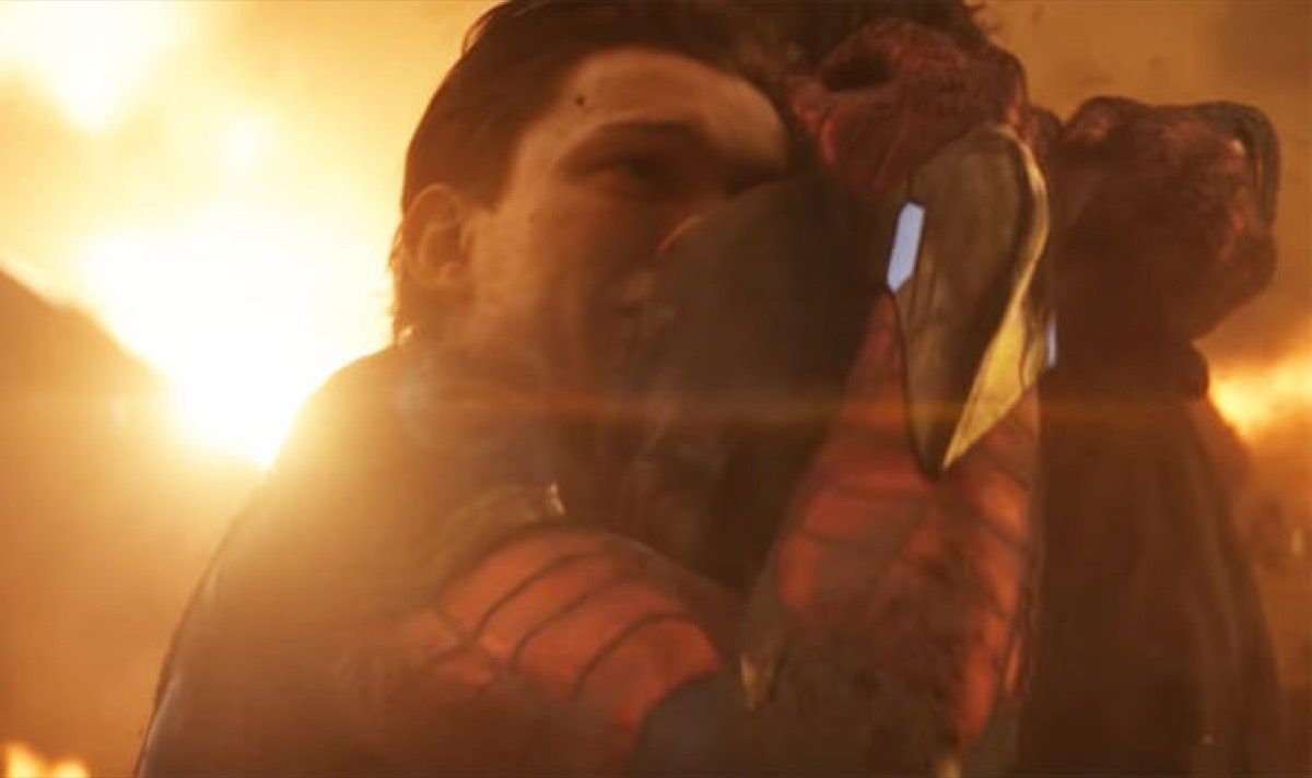 Spider-Man abraza a Iron Man Marvel