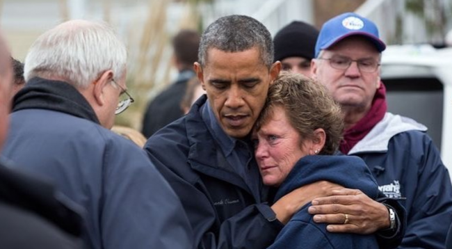 Pīts Souza publicē Obamas fotoattēlus, kas apmeklē smilšu viesuļvētras viesuļvētras, pretstatot Trampa briesmīgajam Hārvija apmeklējumam