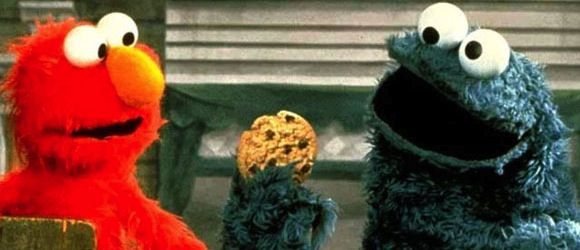 Elmo és a Cookie Monster szezám utcai pörgetést kapnak