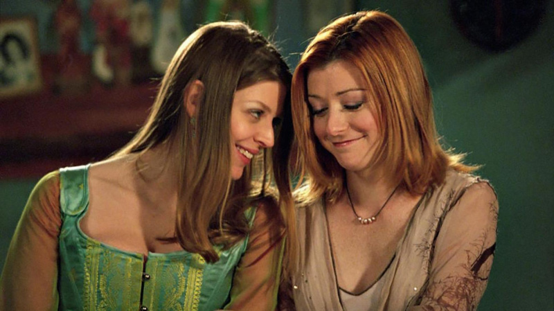   Tara in Willow se spogledujeta v Buffy the Vampire Slayer