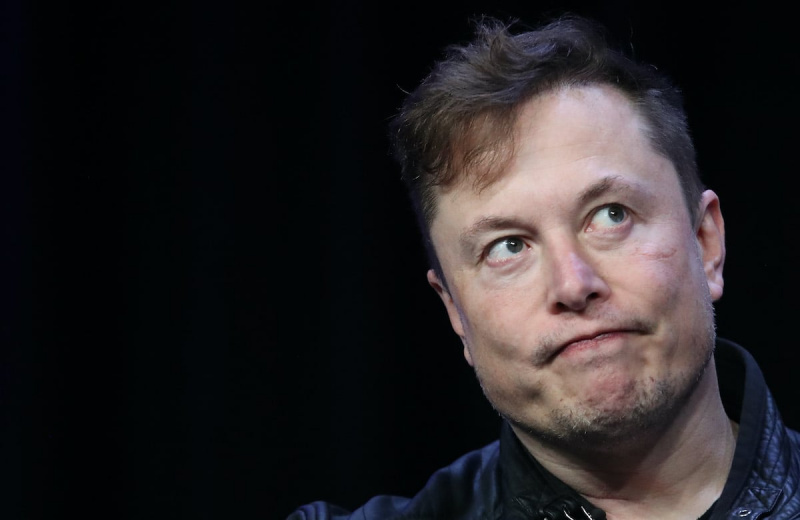 يعلن Elon Musk أن الكوميديا ​​'قانونية' على Twitter ، ويوقف فورًا الحسابات التي تسخر منه