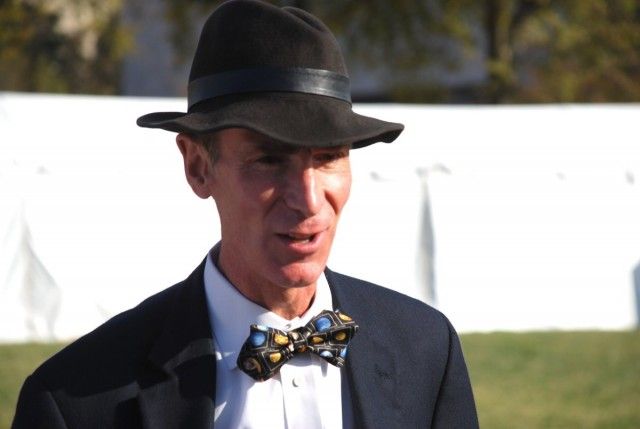 Náš priateľ Bill Nye a jeho priateľ Bob Newhart budú hosťujúcimi hviezdami v rámci Teórie veľkého tresku [Aktualizované]