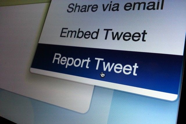 Met Twitter kan u beledigende tweets rapporteer, so werk dit