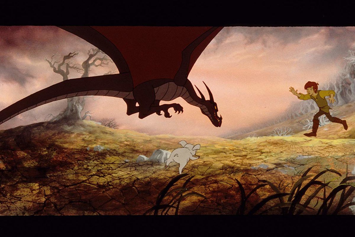 Imagen animada de El Caldero Negro donde Taran protege a la gallina de un dragón.