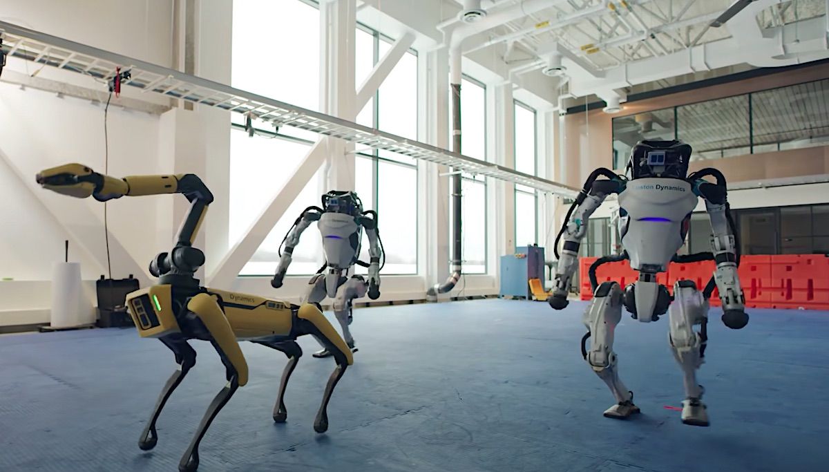 الأشياء التي رأيناها اليوم: الروبوتات الراقصة كلها ممتعة وألعاب حتى تقتلنا