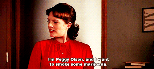 Peggy Olson rolünde Elisabeth Moss, Mad Men'de ot içmek istiyor.