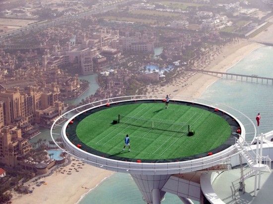 Verdens høyeste tennisbane er litt skremmende