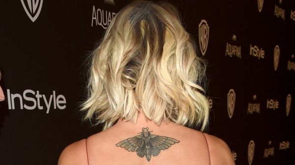 El tatuatge d'arna a l'esquena de Kaley Cuoco és real? Quin és el significat del seu nou tatuatge?