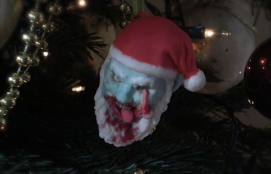 Zombie Santa Claus üçün bir boşqab beyin və süd buraxın