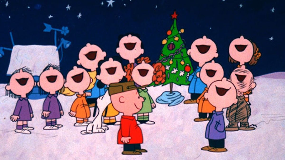 Peanuts-personages zingen kerstliederen in A Charlie Brown Christmas.