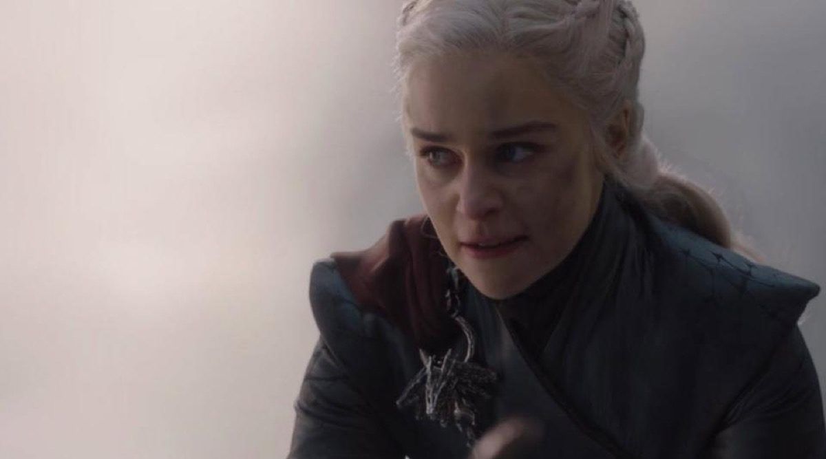 Emilia Clarke cum'è Daenerys Targaryen cerca in furia in quella scena (a cunniscite) da a stagione finale di HBO
