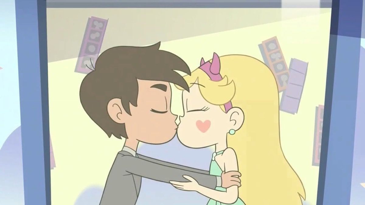 Star kissing Marco บน Star vs. the Forces of Evil.