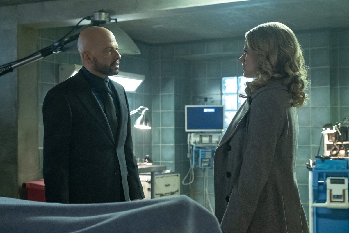 Eve Tessmacher ve Lex Luthor The CW hakkında konuşuyor