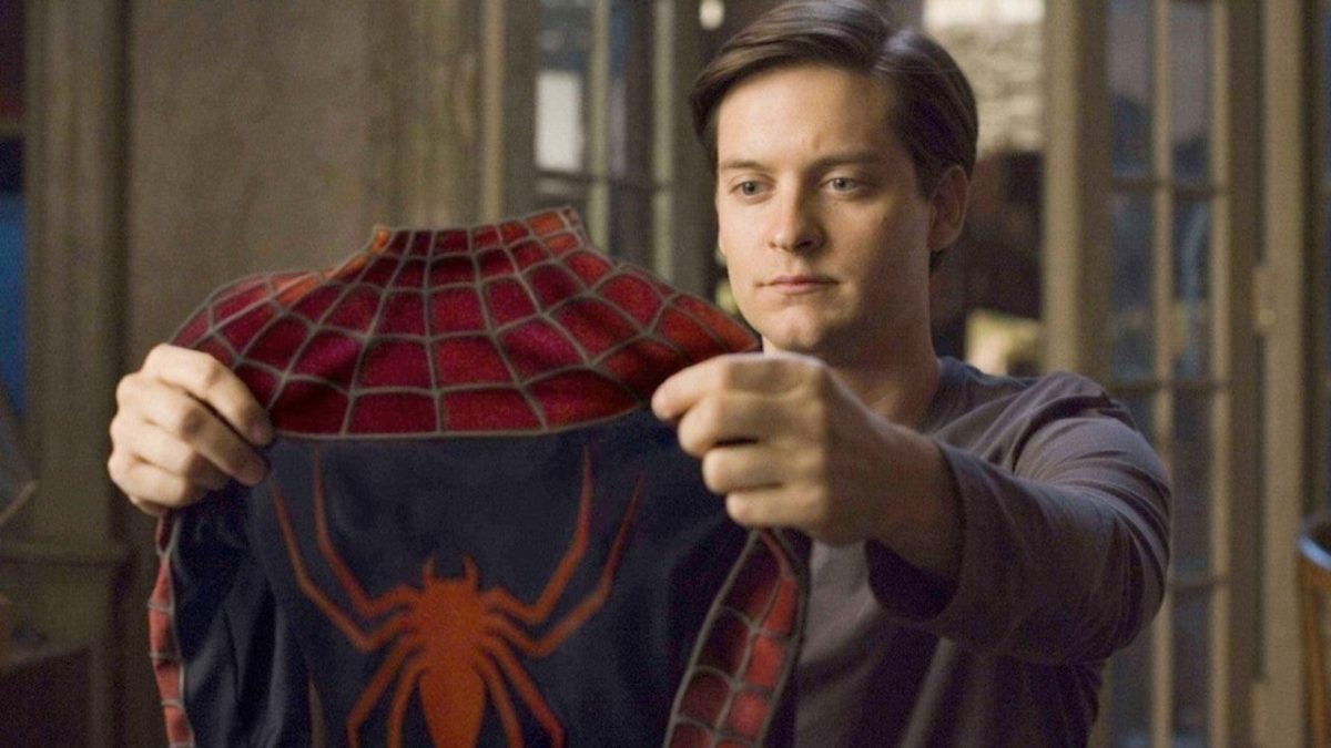 Örümcek Adam 2'de Peter Parker'ı Tobeyt Maguire canlandırıyor.