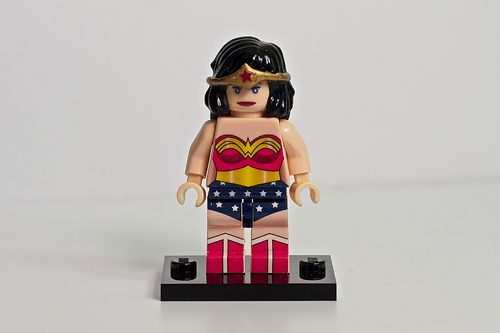 DC Comics geeft LEGO toestemming om Tiny Wonder Women te maken