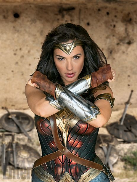 عکسهای ست شگفت انگیز جدید Wonder Woman تأیید می کنید که Gal Gadot بسیار لعنتی برای این کار است