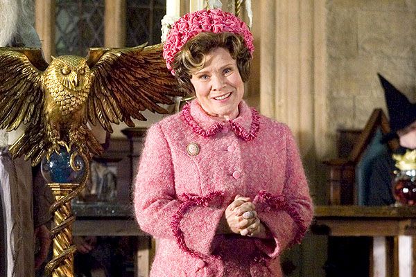 Hem-Hem: J.K. Déanfaidh Scéal Harry Potter is déanaí Rowling iniúchadh ar Shaol Dolores Umbridge