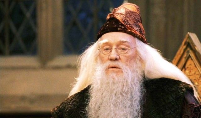 J.K. Rowling Mengirim Surat Penerimaan Dumbledore, Wand, & Hogwarts Kepada Gadis yang Selamat dari Penembakan Texas