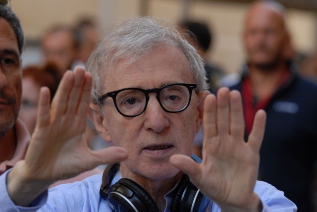 Nový film Woodyho Allena představuje sexuální vztah mezi dospělým a 15letou dívkou - samozřejmě existuje