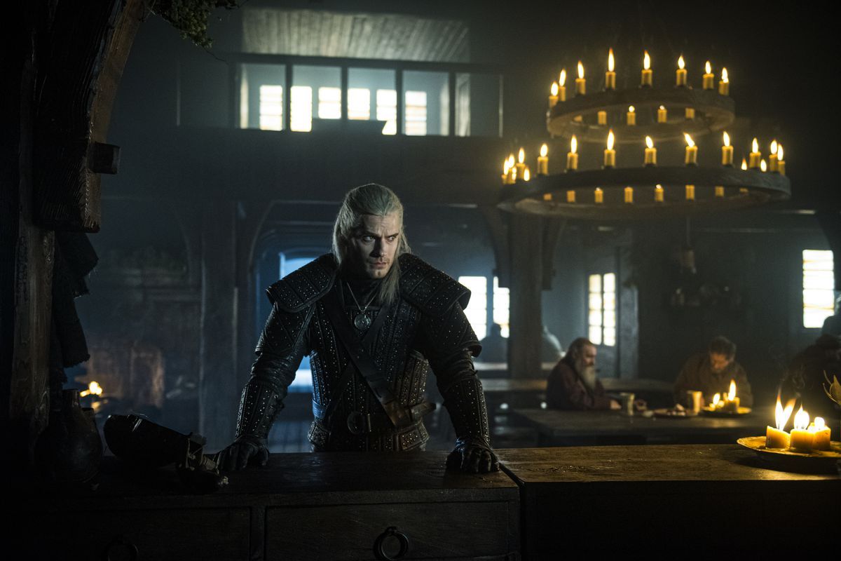 Geralt sobre el brujo en una taberna