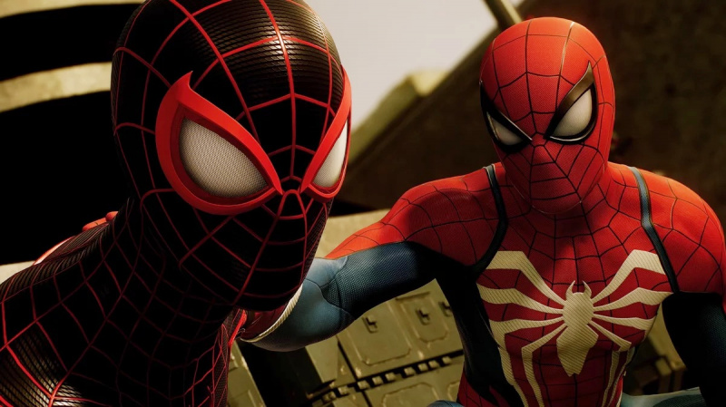   Miles Morales y Peter Parker con sus trajes de araña en'Marvel's Spider-Man 2'