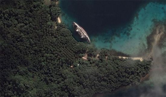 Daar is 'n creepy wrecked cruise ship op Google Maps