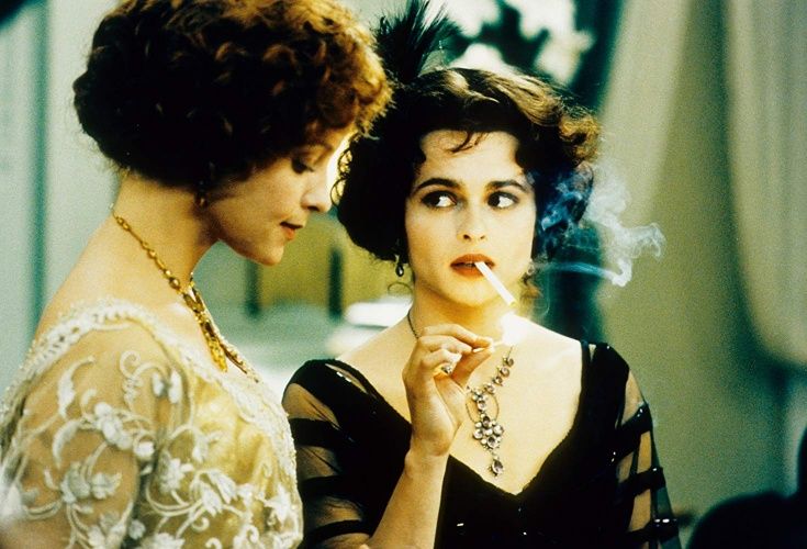 Helena Bonham Carter y Alison Elliott en Las alas de la paloma (1997)