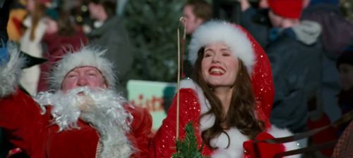 ג'ינה דייוויס בלונג נשיקה לילה טוב במצעד חג המולד.