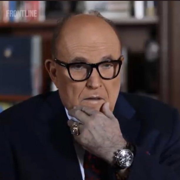 Šesť hororových filmov, ktoré si môžete pozrieť po príliš dlhom pozeraní na Mŕtvu ruku Rudyho Giulianiho