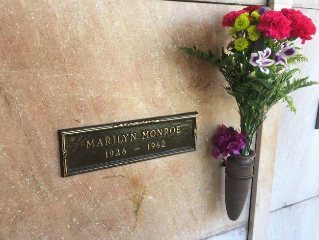 Hugh Hefner, Ölümde Bile Hala Marilyn Monroe'yu Sömürüyor