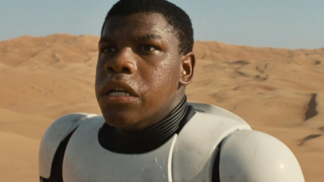 Star Wars: The Force Awakens Star John Boyega het kritici van swart stormtroopers van die hand gewys soos hulle ontslaan moet word