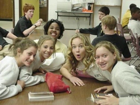 FEJLESZTÉS: Jennifer Lawrence ugyanazokat a képeket készítette a középiskolában, mint te