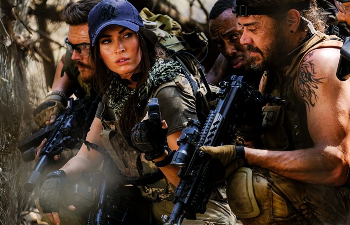 Megan Fox kehrt im Actionfilm Rogue zurück und spielt eine Söldnerin, die gegen einen Löwen kämpft