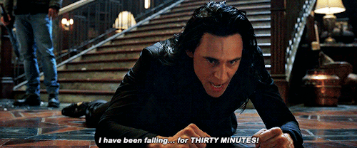 Loki cayendo en Thor Ragnarok gif