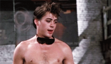 Robert Downey Jr. a torso nudo
