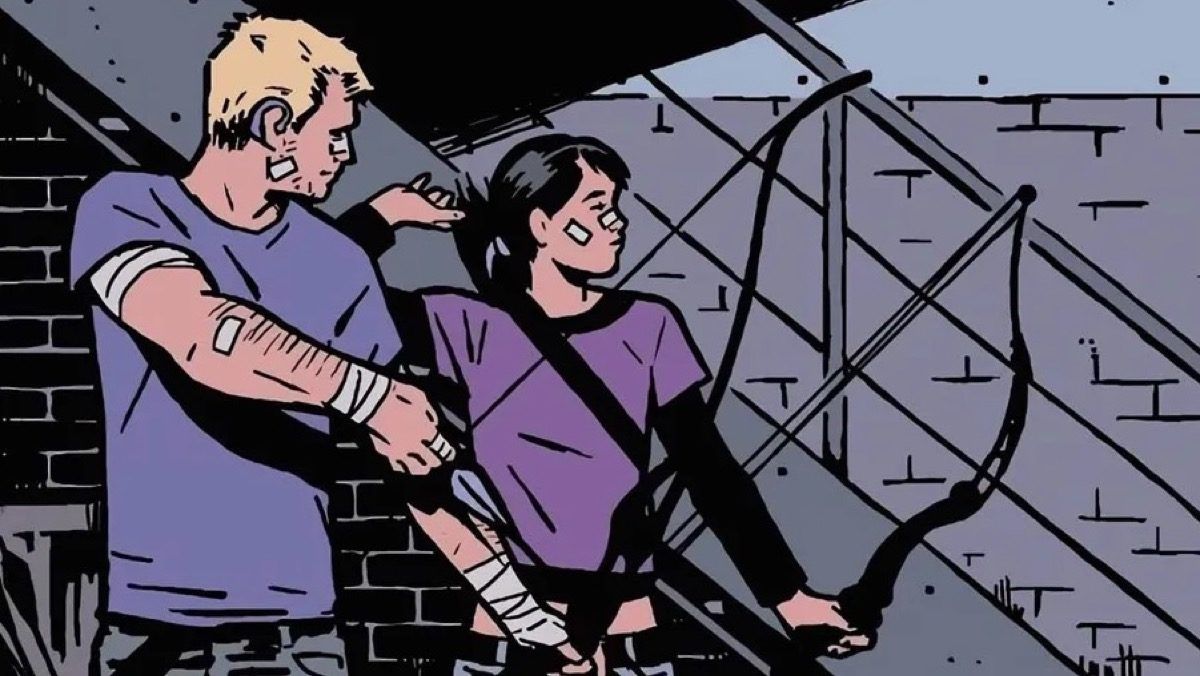 Kate Bishop y Hawkeye preparando sus arcos en Marvel Comics.