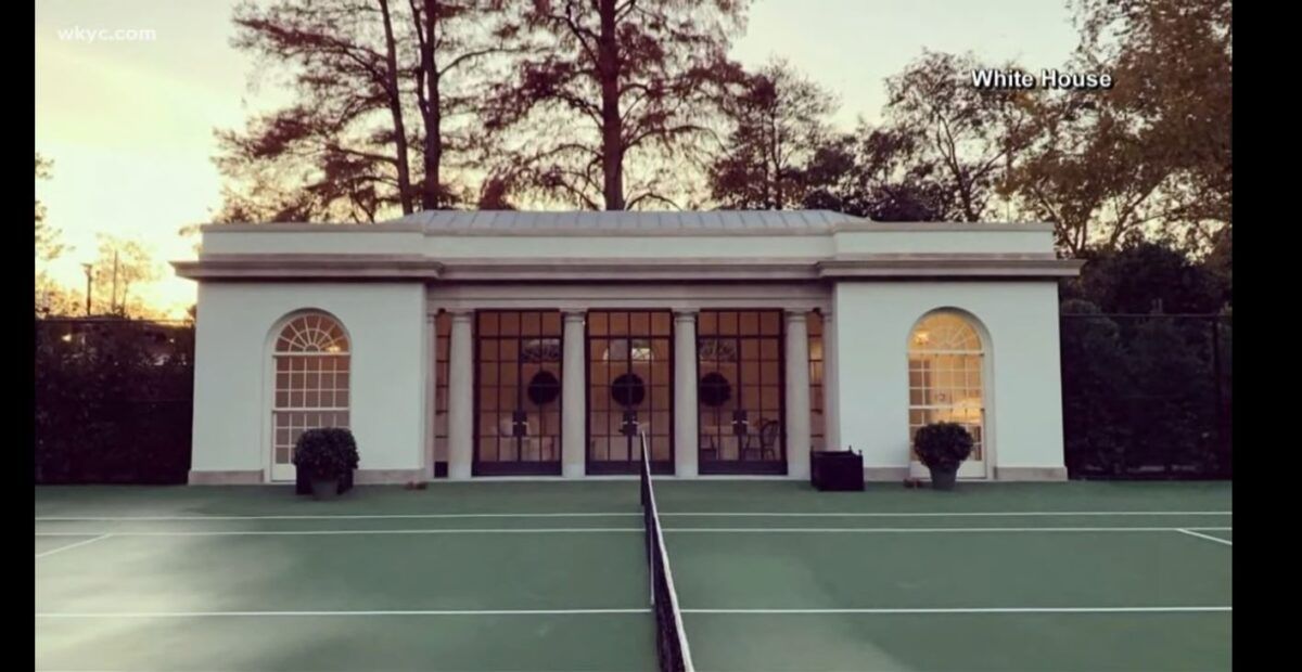 梅拉尼娅在大流行期间为白宫网球馆揭幕而烤