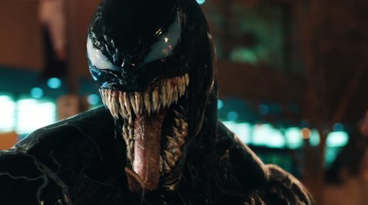 Critique: Venom est étrange, daté et un gaspillage d'un Riz Ahmed parfaitement bon