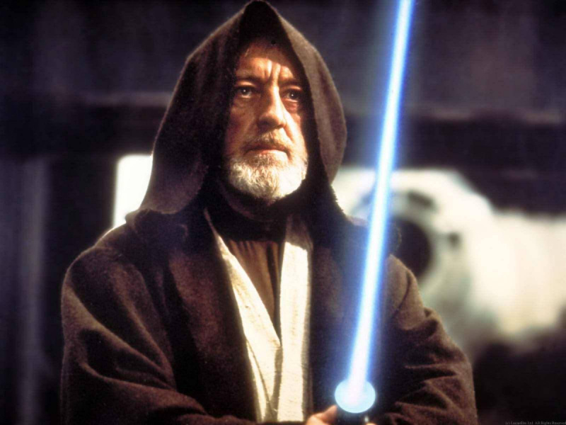   El viejo Obi-Wan Kenobi empuñando un sable de luz