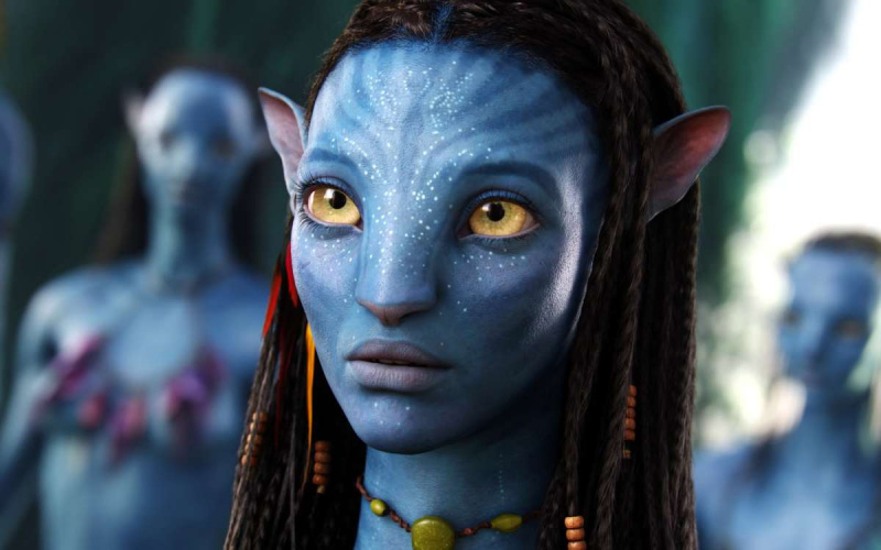 Zoe Saldaña razkriva, kako je materinstvo oblikovalo njen značaj v filmu 'Avatar: The Way of Water