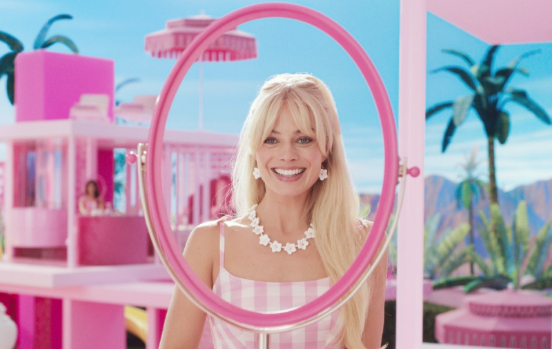 Kita Harus Setuju Untuk Meneriakkan “Hai Barbie!” Kembali ke Semua Orang yang Mengatakan “Hai Barbie!” Pertama di Konvensi