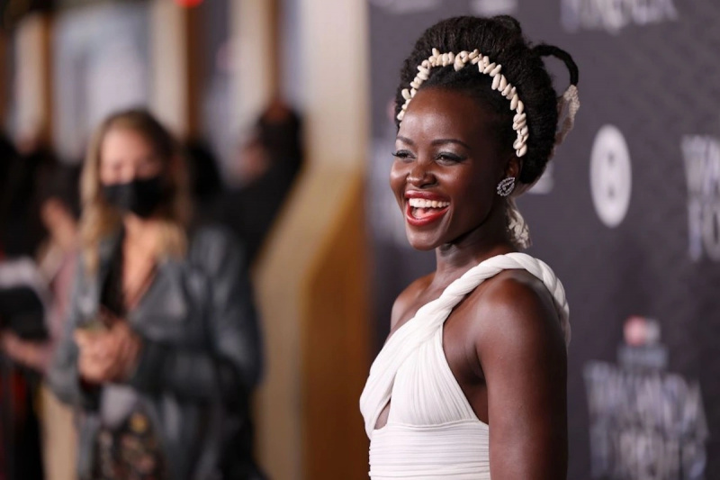 Bintang 'Black Panther: Wakanda Forever' Memberi Penghormatan kepada Chadwick Boseman di World Premiere